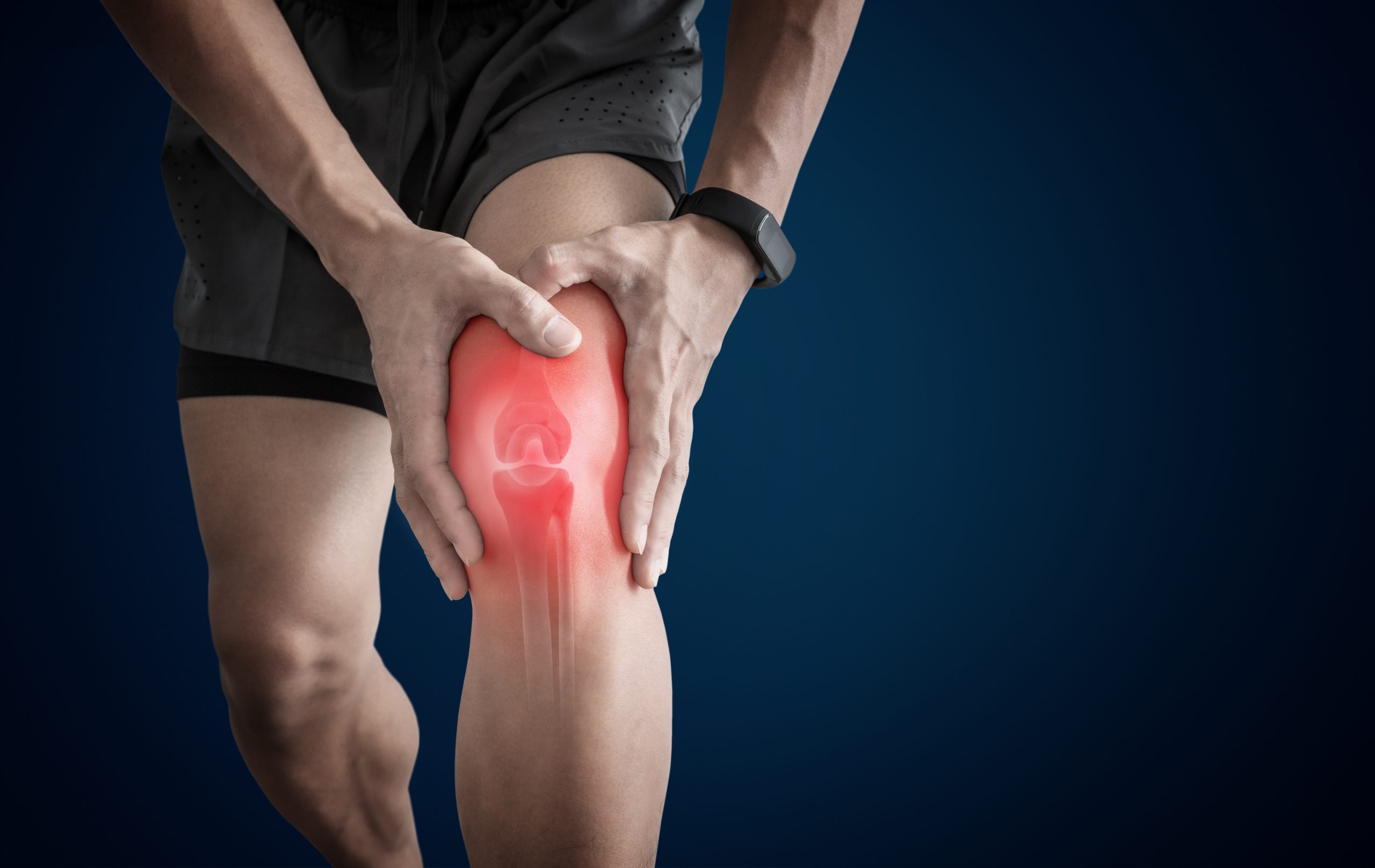 A man with inflamed knee depicting Knee pain Pinellas Park.